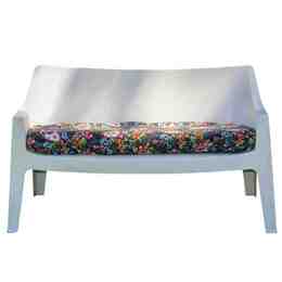 SOFA EXTERIOR COM CAPA FLORAL PRETA